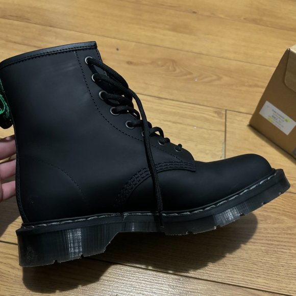 Solovair Greasy 8 Eye Derby Boots - Picture 3 of 6